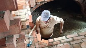 Строится кирпичный пол