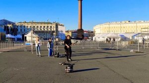 Alekseev - "Пьяное солнце", песню исполняет уличный музыкант Евгений Морган на Дворцовой площади...