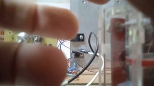 Сравнение осциллографа С1-49 и DS0138 при сигнале 105 кГц, 25% на затворе IGBT после драйвера IR215