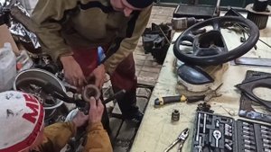 Как снять руль с рулевой колонки на старом Форд Транзит. Ремонт Форда Транзита.