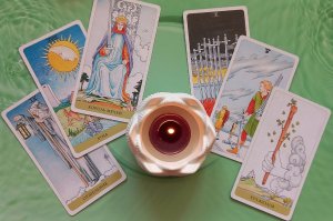 Таро расклад: покупка ВТОРИЧНОЙ недвижимости! Что утаивает владелец жилья? Как пройдет сделка?