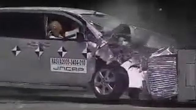 Vehicule Crash Test 2007 Toyota Isis Frontal) JNCAP-Extreme смотреть онлайн