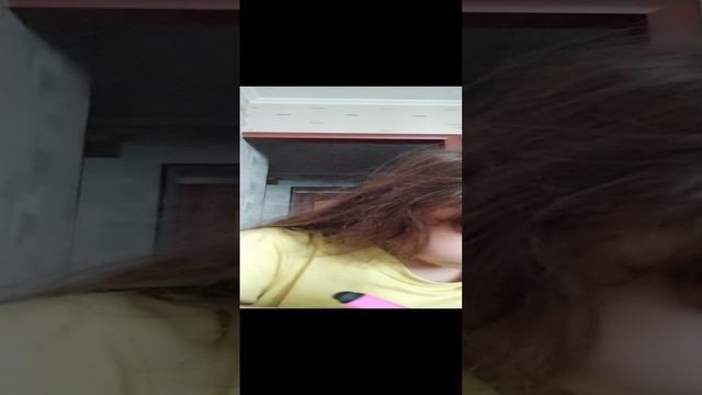 Зделала поделку из бумаги