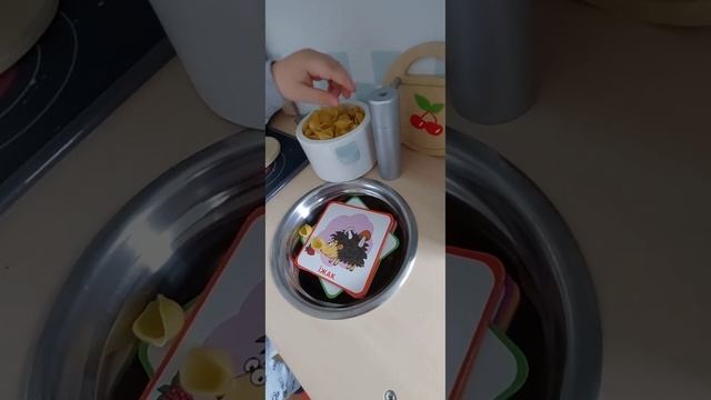 "Жители леса" накорми.....закрепляем животных леса. Левочке 3г 2мес смотреть онлайн