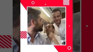 Анил Ильтер и Сарп Бозкурт за кадром сериала "Постучись в мою дверь"