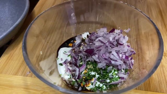 Салат с креветками и перепелиными яйцами / Как приготовить салат с креветками / Креветочный салат смотреть онлайн