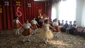 Танец девочек "Я рисую солнце"