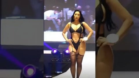 mini bikini show 2022