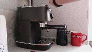 Кофеварка De’Longhi Distinta ECI 341 BK Кофемолка Vitek VT 7124