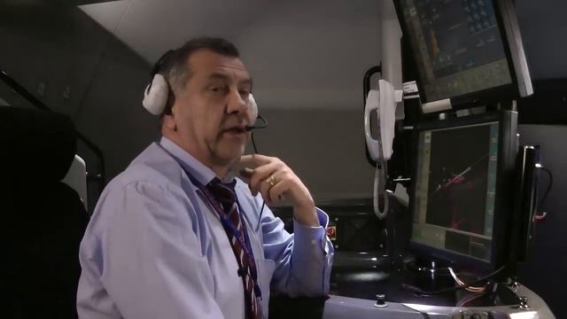 Стюардесса пытается посадить A320. смотреть онлайн