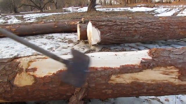 Ошкуривание бревен лопатой смотреть онлайн