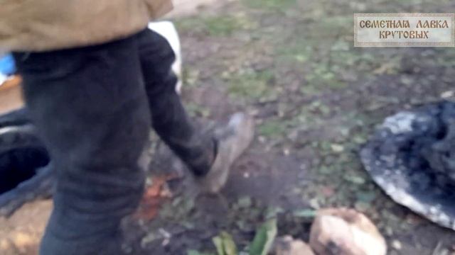 Как выпарить дёготь из бересты/How to get tar from birch bark смотреть онлайн