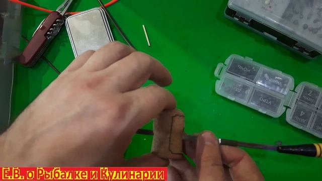 Как сделать хитрый чувствительный поплавок для рыбалки.  С поплавком МАЯТНИК, вся рыба будет ваша.