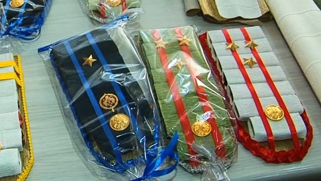 Благовещенская мастерица предлагает на 23 февраля дарить погоны смотреть онлайн