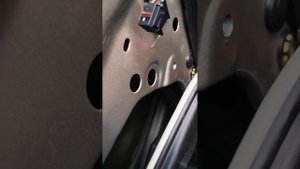 Усовуємо скрип дверей в Jeep Cherokee KL.
