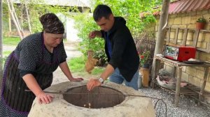 БАБУШКА ГОТОВИТ КУРИЦУ  РЕЦЕПТЫ ТАНДУРИ Азербайджанская Кухня Деревенская Кухня  Рецепты