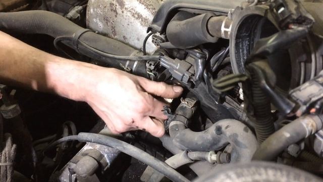 Toyota Camry 40. 2010 год 2,4. Замена датчика температуры без слива антифриза. смотреть онлайн