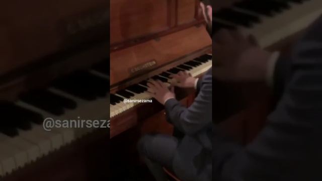 Doctor Khamzat Bekov Playing Piano смотреть онлайн