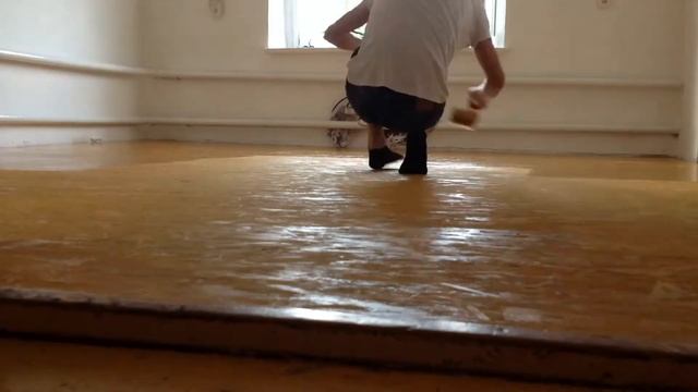 Установка ОСБ, полы у родителей. Нанесение яхтного лака на ОСБ смотреть онлайн