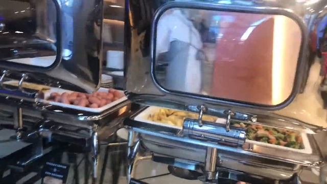 Завтрак шведский стол в отеле Новотель Москва Центр.