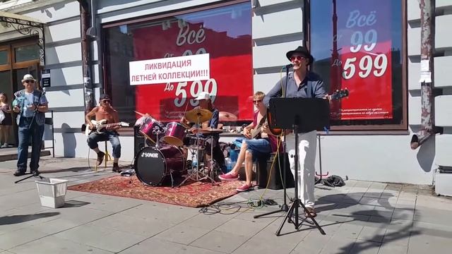 Копия видео "Уличные музыканты Владивостока Лето это маленькая жизнь"