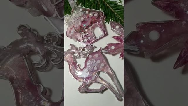 Набор елочных игрушек "Сиреневая мечта" из эпоксидной смолы смотреть онлайн