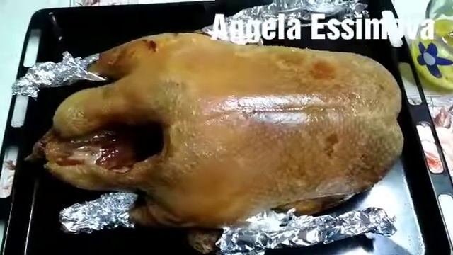 Гусь в духовке! Занимает время, но оно того стоит! смотреть онлайн