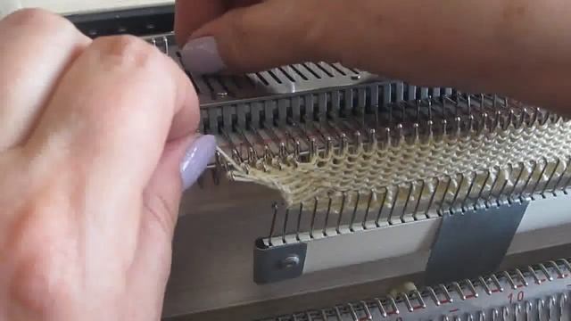 Цельновязанная полая планка. Не ай-корд. Набор петель , V-образный вырез. #маринабехтер смотреть онлайн