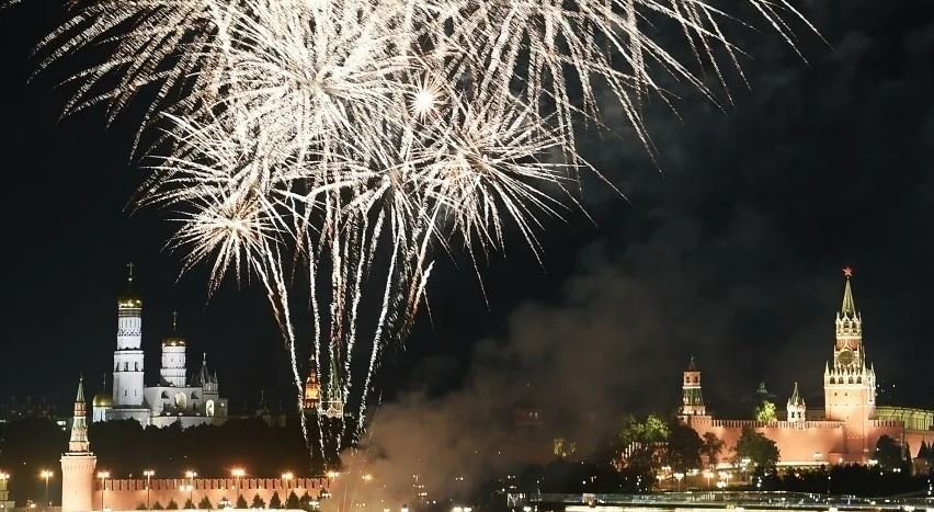 Концерт, колесо обозрения и не только: куда пойти на День города в Москве