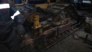 Бульдозер Б10М2 демонтаж тележки, замена катков,, 93