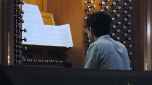 Титулярный органист Кафедрального собора Мансур Юсупов.