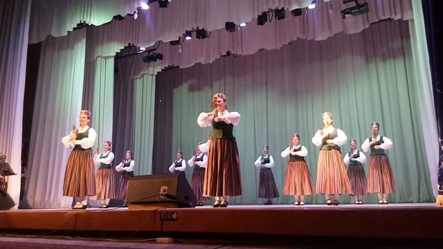 Рижская школа 45. Танец с перкуссией смотреть онлайн