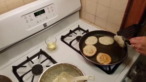 Как приготовить самые вкусные в мире оладьи? Рецепт очень простой!