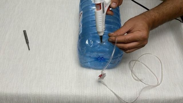 Капельный полив без затрат из пятилитровых пластиковых бутылок