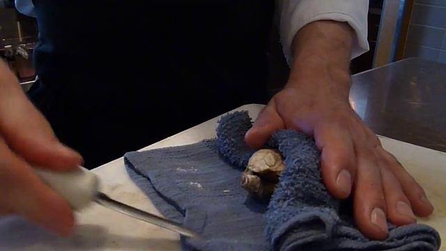 How To Shuck Oysters the Terry Gantner Way смотреть онлайн