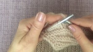 Снуд спицами в два оборота по диагонали.