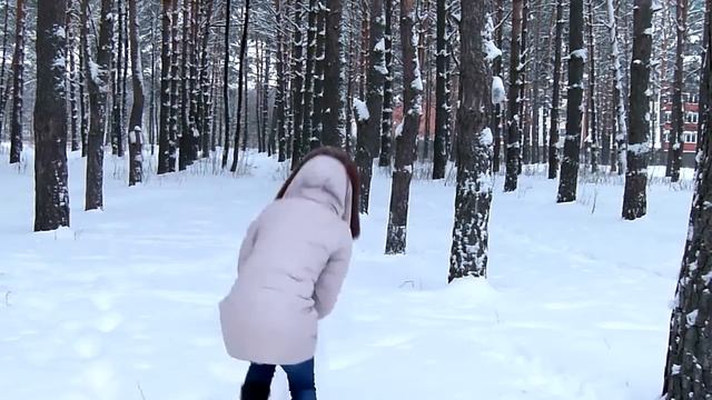 VLOG: Зимний лес. Прогулка в лесу. Веселые моменты. смотреть онлайн