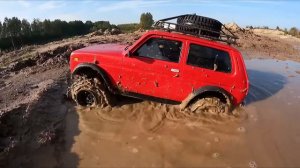 НИВА на ЦЕПЯХ вместо шин и ГЕЛЕНДВАГЕН G500 4x4 ... Засели оба!