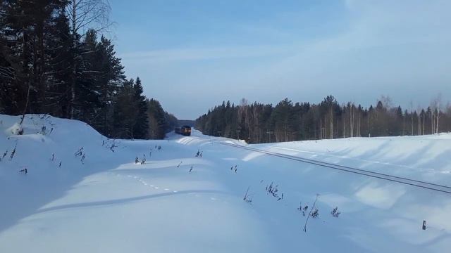 "С красивого места"ТЭП70-531 с пассажирским поездом Москва-Сыктывкар. смотреть онлайн