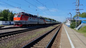 Электровоз ЧС7-089 с поездом Москва-Ярославль.