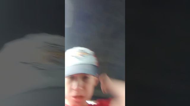Пою песни под музыку! Правда её не слышно