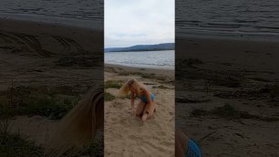 Как девушки снимают видео на песке/ И как я😅