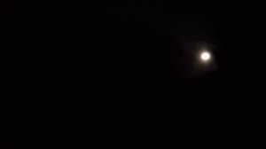 На небе полная луна.😀