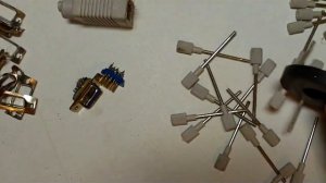 Разбор VGA разъемов 40 штук ,ищем позолоту !