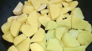 Запечённая баранья нога с картофелем в духовке. Очень простое блюдо