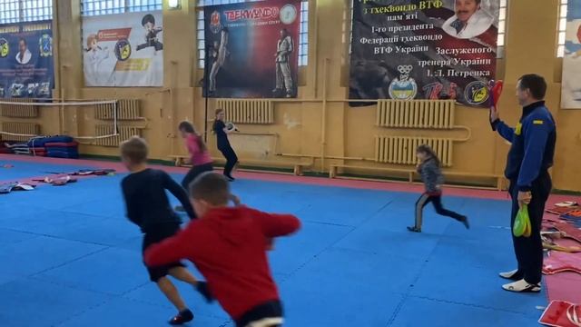 Спортивная игра «светофор» для #тхеквондо #taekwondo #тхэквондо смотреть онлайн