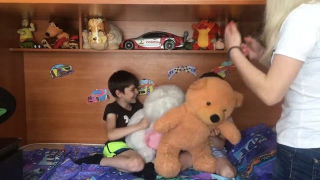 МАМА ПОСТАВИЛА ДЕТЕЙ НА ПАУЗУ / MOM PUT CHILDREN ON PAUSE смотреть онлайн