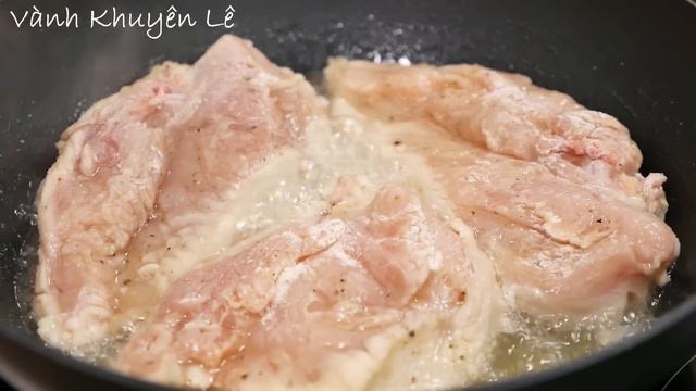 Món ỨC GÀ ngon như Nhà Hàng! Fillet Gà Sốt rất ngon trong Chảo, Thịt Ức Gà không bị khô, Vanh Khuye смотреть онлайн