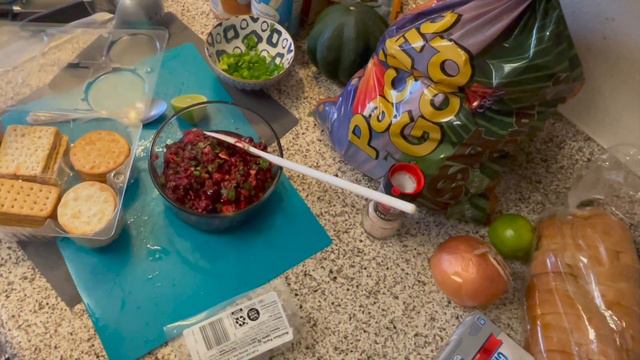 I MADE A DELICIOUS THANKSGIVING DINNER FOR $21 смотреть онлайн