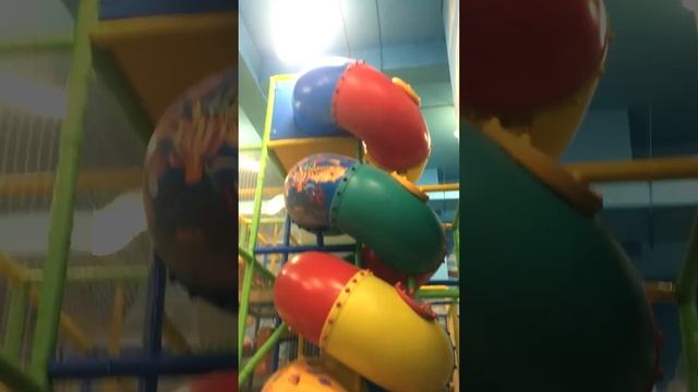 ХАГИ ВАГИ ГИГАНТ В ПАРКЕ АТРАКЦИОНОВ смотреть онлайн